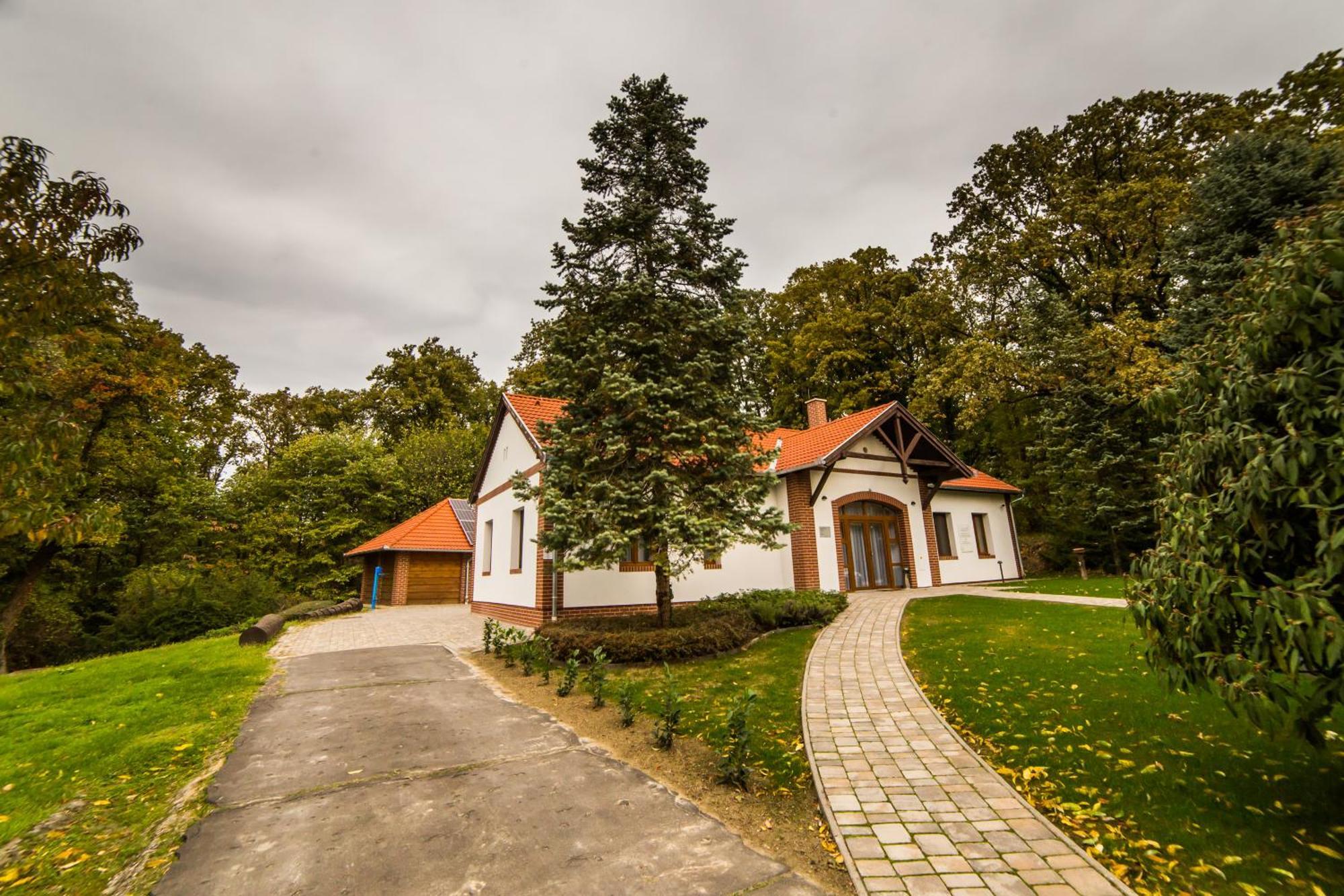 Haracsi Vendeghaz Hotel Zselickisfalud Exterior photo